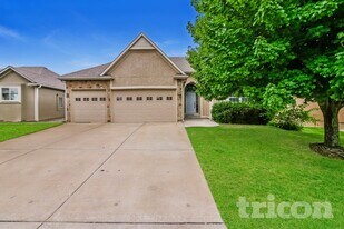 1446 Brompton Ln in Raymore, MO - Building Photo