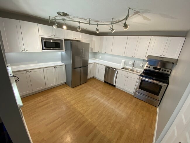 74 Beach St, Unit Unit #3-3 in Woburn, MA - Building Photo - Building Photo