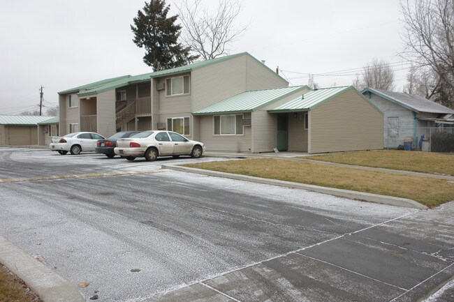 Sierra Apartments in Yakima, WA - Building Photo - Building Photo