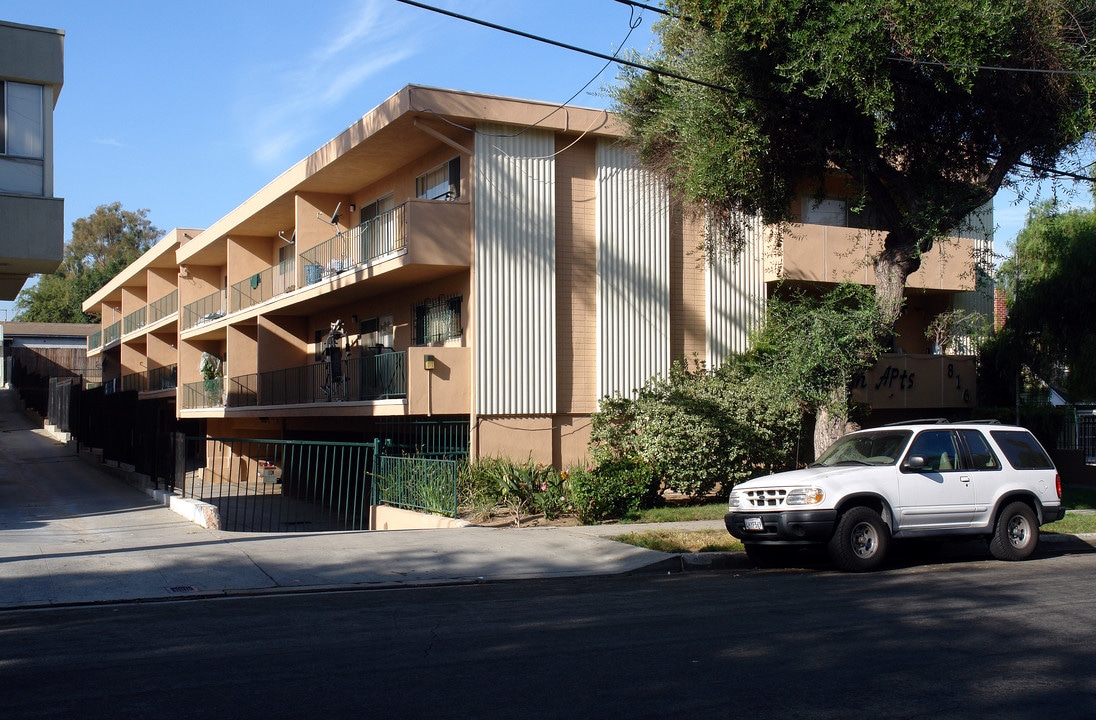 The Glen Apartments in Inglewood, CA - Building Photo
