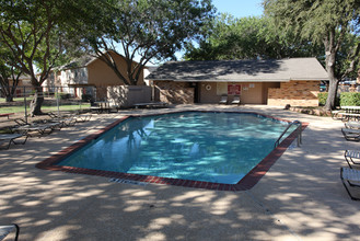 Westwood Townhomes in Duncanville, TX - Building Photo - Building Photo