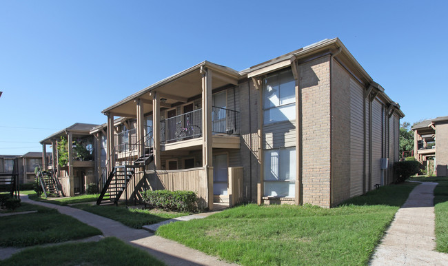 Gia @ Oak Forest in Houston, TX - Foto de edificio - Building Photo