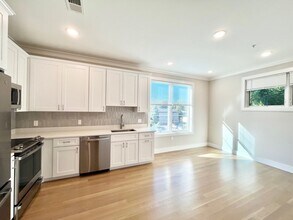 104 Warren St, Unit 5 in Boston, MA - Building Photo - Building Photo