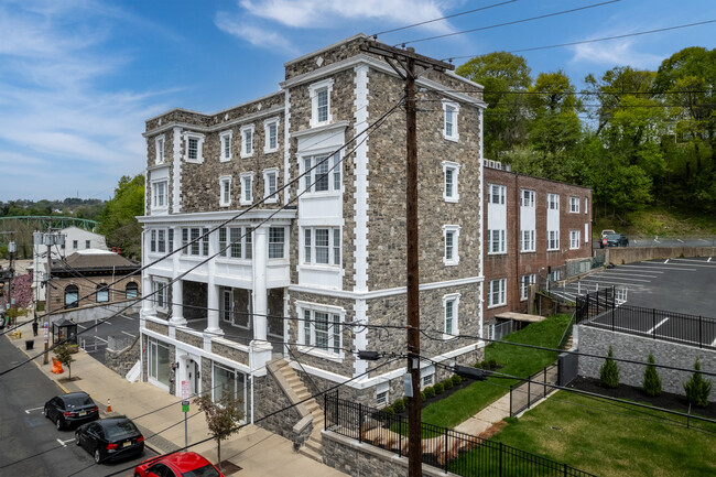 75 S Main St in Phillipsburg, NJ - Foto de edificio - Primary Photo