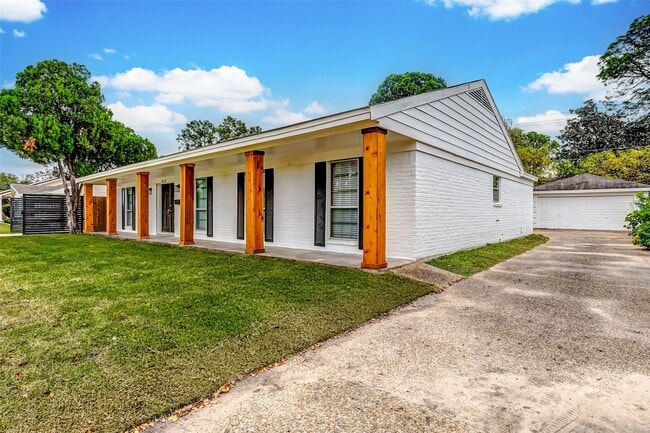 property at 8319 Bellaire Blvd