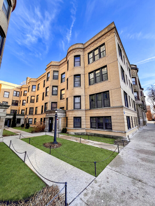 property at 3927 N Pine Grove Ave