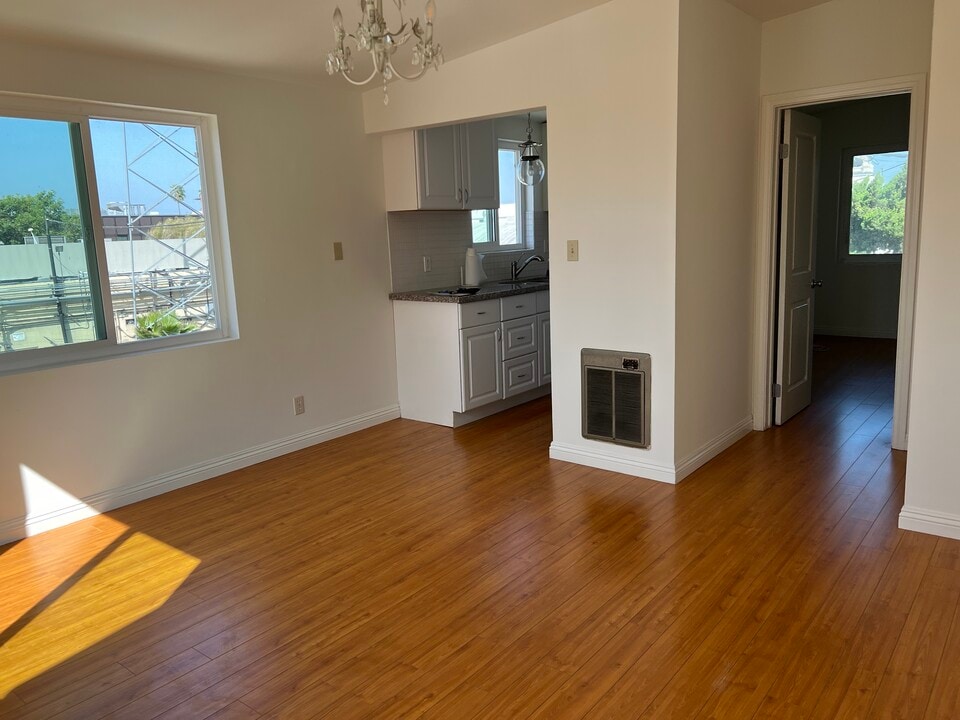 1013 Rosedale Ave, Unit A in Glendale, CA - Building Photo