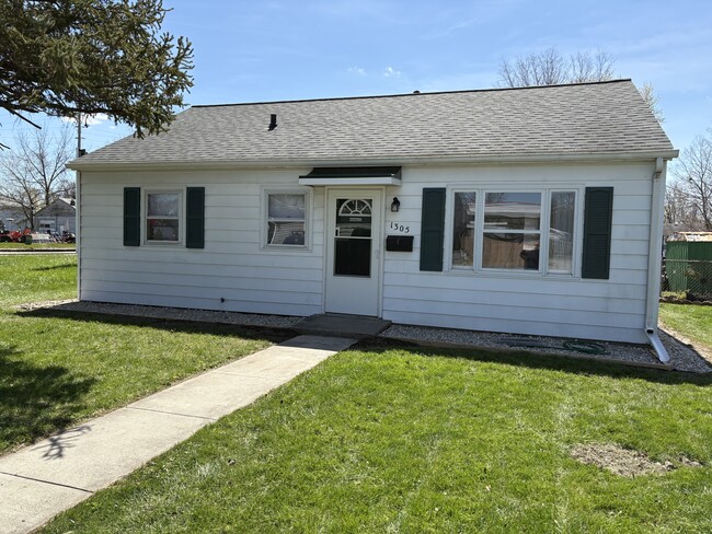 property at 1305 W Jackson St
