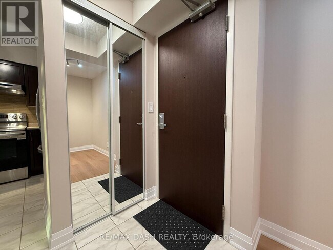 335-1335 Rathburn Rd W in Mississauga, ON - Building Photo - Building Photo