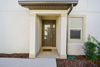 11405 Cay Spruce Wy in San Antonio, FL - Foto de edificio - Building Photo