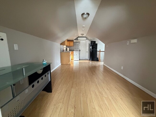 69 ROAD, Unit 3 in Queens, NY - Foto de edificio - Building Photo