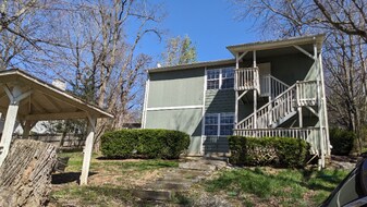 105 Windy Gap Rd, Unit Unit 2 - Upstairs in Blowing Rock, NC - Building Photo