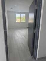 1091 E 17th St, Unit 402 in Hialeah, FL - Building Photo