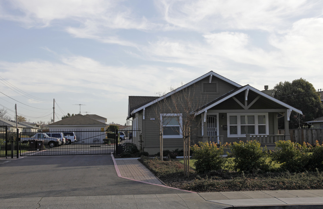 Bartlett Square in Hayward, CA - Building Photo