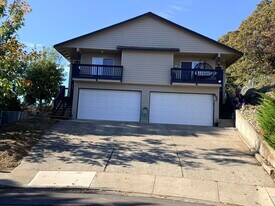 1545 Fircrest Ct SE in Salem, OR - Building Photo