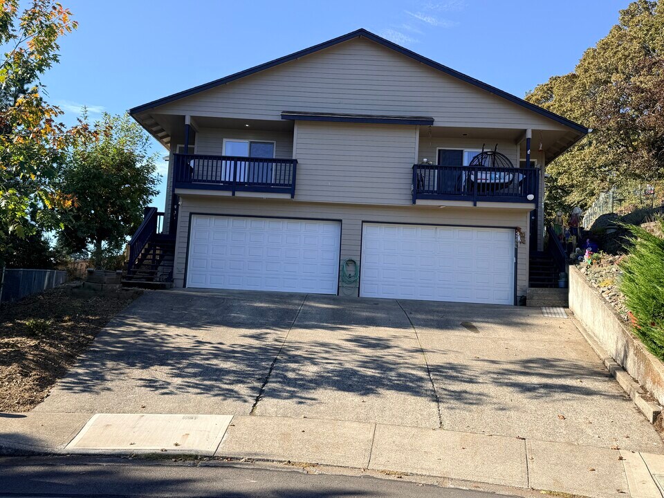 1545 Fircrest Ct SE in Salem, OR - Foto de edificio