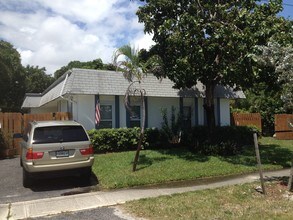 1035 SW 30th St in Fort Lauderdale, FL - Building Photo - Building Photo