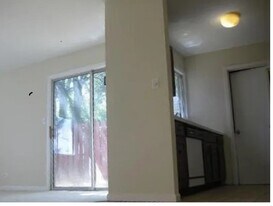 1733 Queensbury Cir in Hoffman Estates, IL - Building Photo