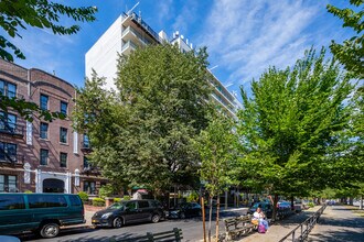 370 Ocean Pky in Brooklyn, NY - Building Photo - Building Photo
