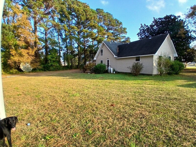 205 South End Rd in Knotts Island, NC - Building Photo