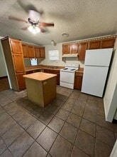 86 Young Rd in Huntsville, TX - Foto de edificio - Building Photo