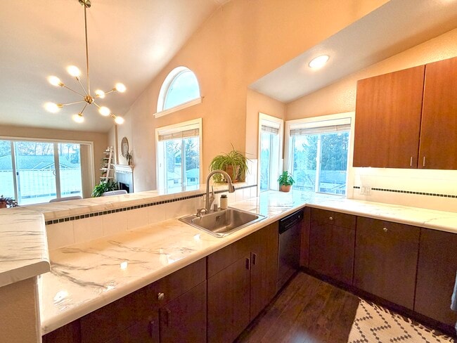 16101 Bothell Everett Hwy, Unit F302 in Mill Creek, WA - Foto de edificio - Building Photo