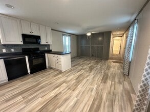 855 W Jefferson St in Grand Ledge, MI - Building Photo - Building Photo