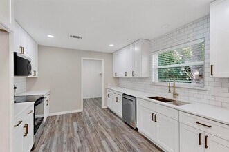 10833 Palace Way in Dallas, TX - Building Photo - Building Photo