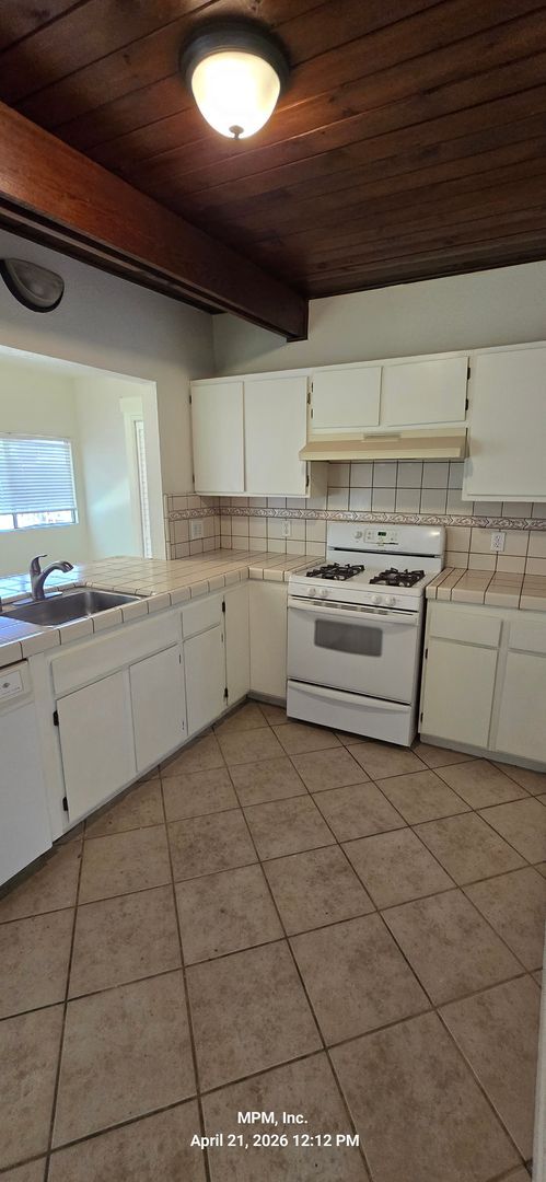 645 Bolen Dr in Paso Robles, CA - Building Photo - Building Photo