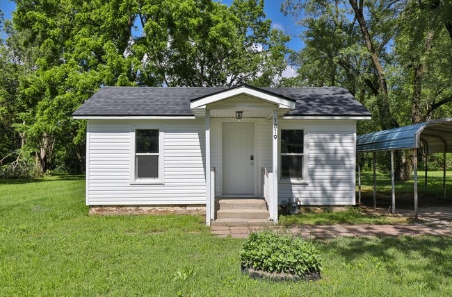 property at 1819 N Tyler Ave