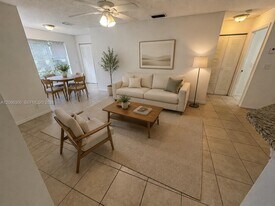 3370 Pinewalk Dr N in Margate, FL - Building Photo