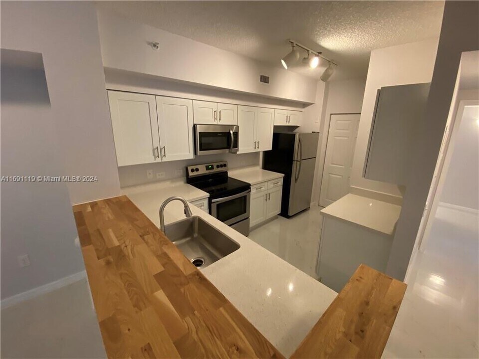 2351 W Preserve Way in Miramar, FL - Building Photo