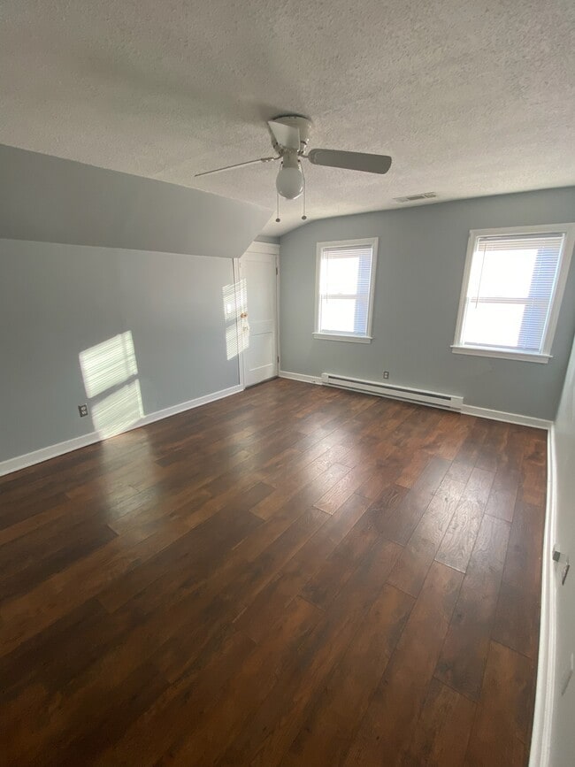 80 Fort St, Unit 3rd Floor in East Providence, RI - Building Photo - Building Photo