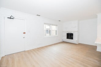 455 W Grant Pl in Chicago, IL - Building Photo - Building Photo