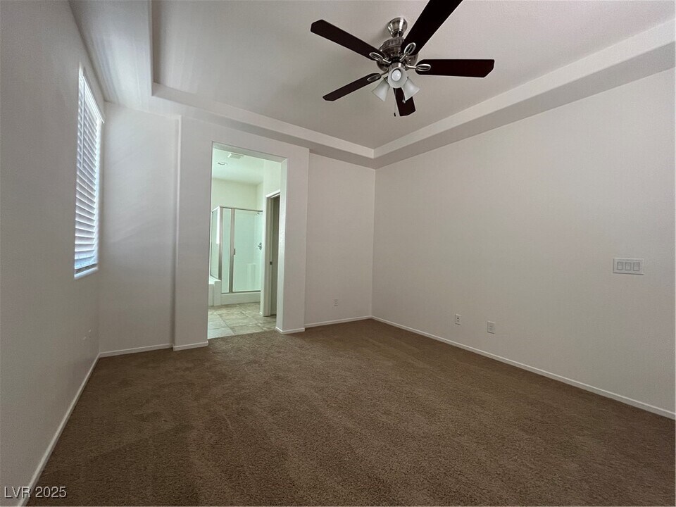 6202 Yankee Spring St in Las Vegas, NV - Building Photo