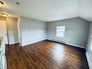 420 Wellington Ave, Unit 3A in Cranston, RI - Building Photo - Building Photo