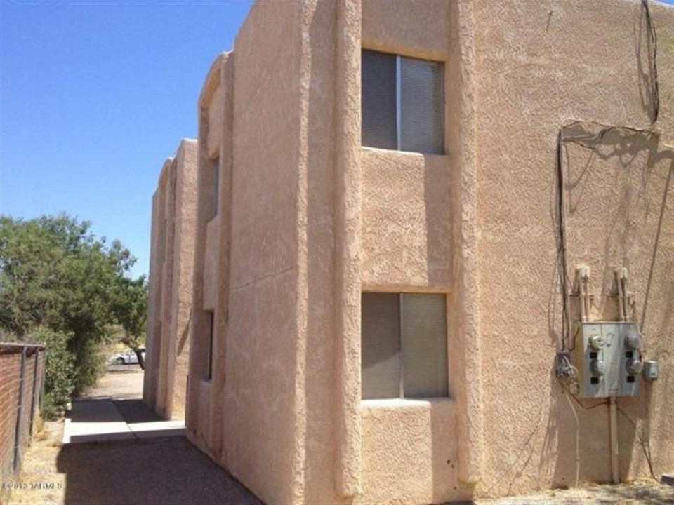 235 W Lester St in Tucson, AZ - Foto de edificio