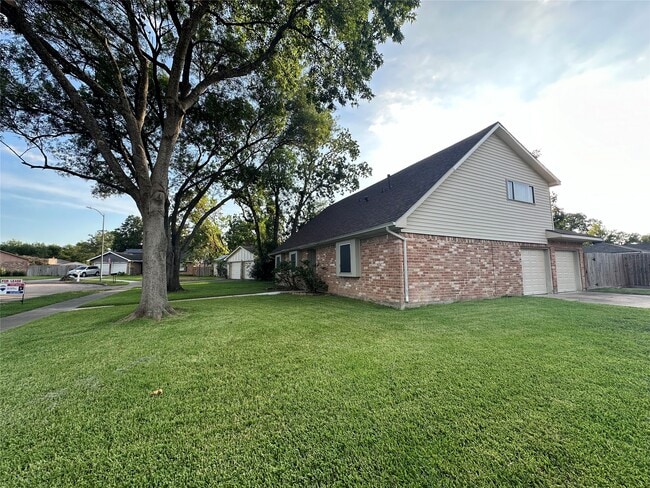 1937 Arcadia Dr in Sugar Land, TX - Building Photo - Building Photo