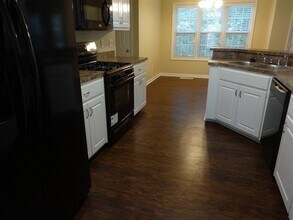 881 Simon Park Cir in Lawrenceville, GA - Foto de edificio - Building Photo
