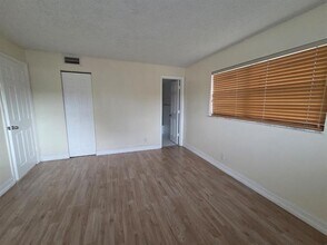 7901 S Colony Cir in Tamarac, FL - Building Photo - Building Photo