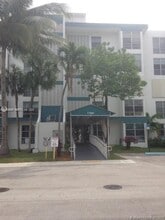 200 177th Dr in Sunny Isles Beach, FL - Foto de edificio - Building Photo