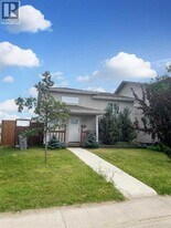 12517-1297B 97B St in Grande Prairie, AB - Building Photo