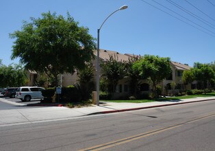 Royal Heights Apartments in El Cajon, CA - Building Photo - Building Photo