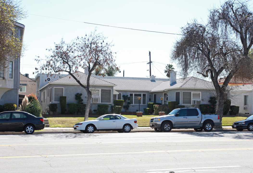 1404 W Victory Blvd in Burbank, CA - Foto de edificio