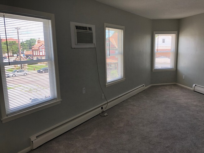 670 7th St W in St. Paul, MN - Building Photo - Building Photo