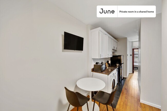 Room in Shared 3 bed/1 bath home in New York, NY - Building Photo - Building Photo