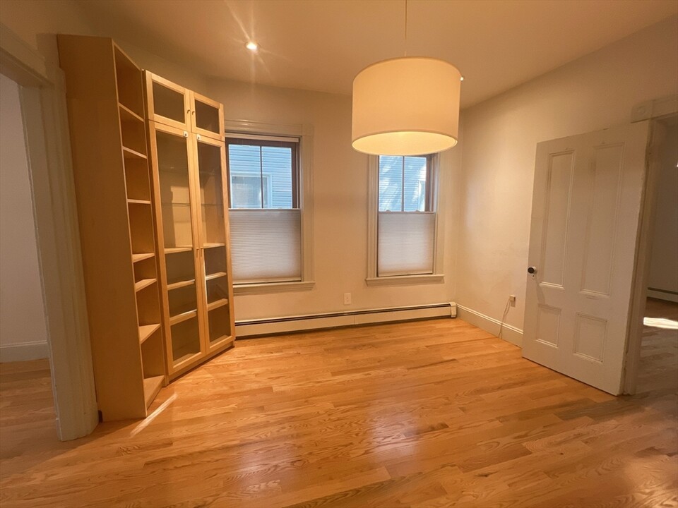 48 Eustis St, Unit #1 in Cambridge, MA - Building Photo