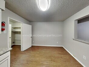 648 S Rogers Rd in Irving, TX - Building Photo - Building Photo