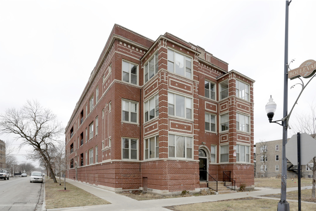 18 UNITS /// LAWNDALE in Chicago, IL - Foto de edificio