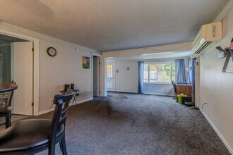 3911 White Birch Dr in Grawn, MI - Foto de edificio - Building Photo